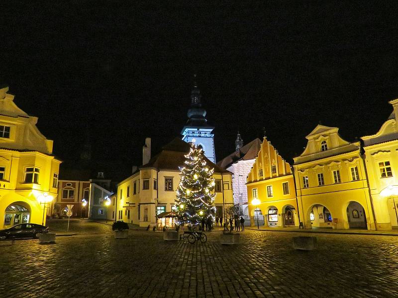 Vánoční strom se rozzářil v Pelhřimově o den dříve už v sobotu 28. 11.