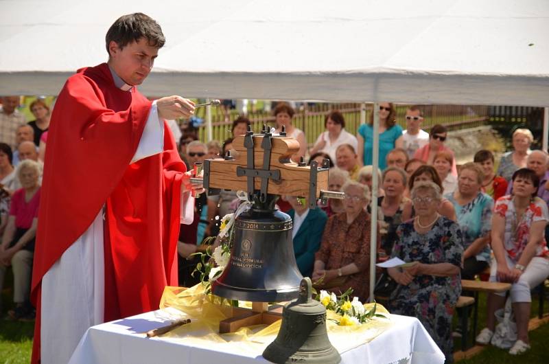 V Jetřichovci vysvětili nový zvon