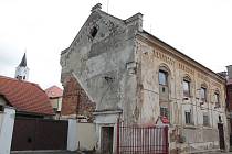 Synagoga v Pacově čeká na záchranu.