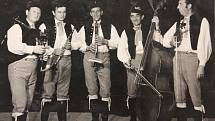 1973 – Dudácká muzika souboru Stražišťan v podání (zleva) Františka Zajíce, Karla Papeže, Františka Papeže, Oldřicha Šlížka a Miroslava Strnada.