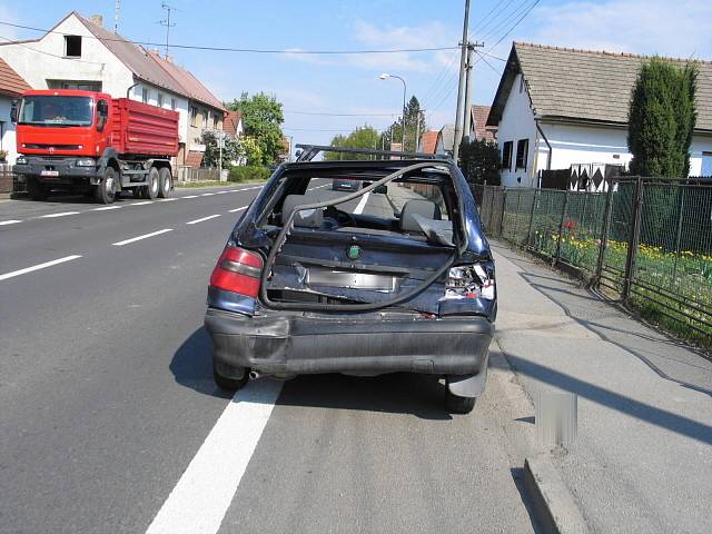 Nedodržení bezpečné vzdálenosti v Obratani způsobil karambol