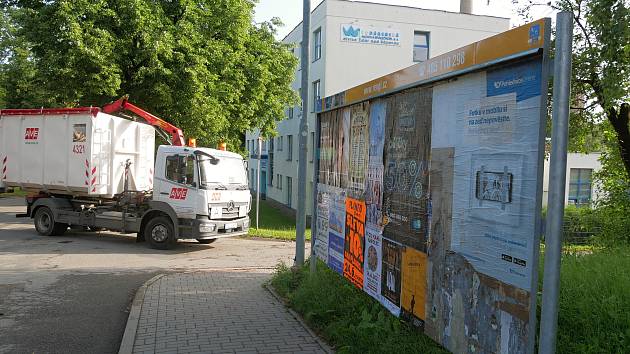 Méně plakátovacích ploch s fosforovými barvami: reklama ve Žďáře zažívá revoluci
