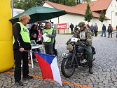 Už čtrnáctý ročník závodu nesoucí název Mezinárodní veterán rallye historických motocyklů s názvem Pacovský okruh ovládl v sobotu Pacov. Trať dlouhou 32 kilometrů letos zdolalo přes 70 závodníků. 