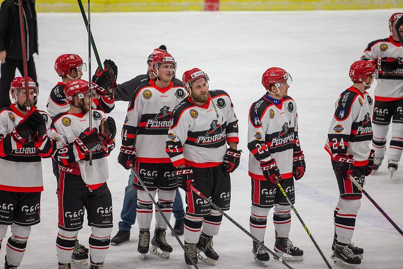 Třetí semifinálové utkání krajské ligy mezi HC Lední Medvědi Pelhřimov a SK Telč.