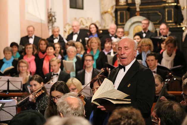 Antonín Blažek patří do pelhřimovského pěveckého sboru Záboj bezmála šest desetiletí.