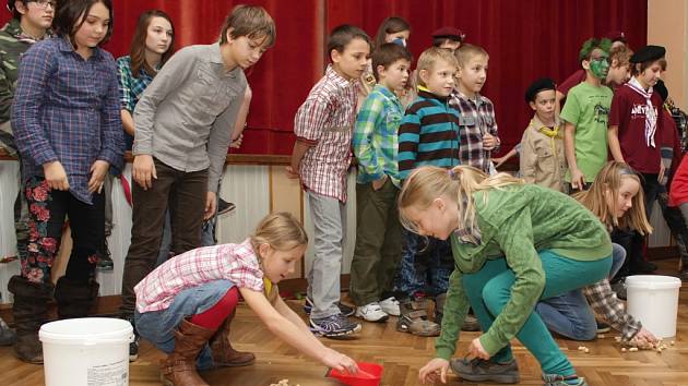 Skautské středisko Fidelis et Fortis Kamenice nad Lipou v sobotu uspořádalo předvánoční besídku. 