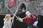 Již po patnácté se na zřícenině hradu Orlík u Humpolce konaly Středověké slavnosti. Po oba sváteční dny byly k vidění , ke slyšení i k vyzkoušení příběhy z minulosti, břišní tance, ukázky šermu, střelby, historická řemesla, hudba, ale i hry a soutěže.