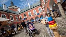 Hračkobraní, festival hraček z přírodního materiálu na zámku v Kamenici nad Lipou.