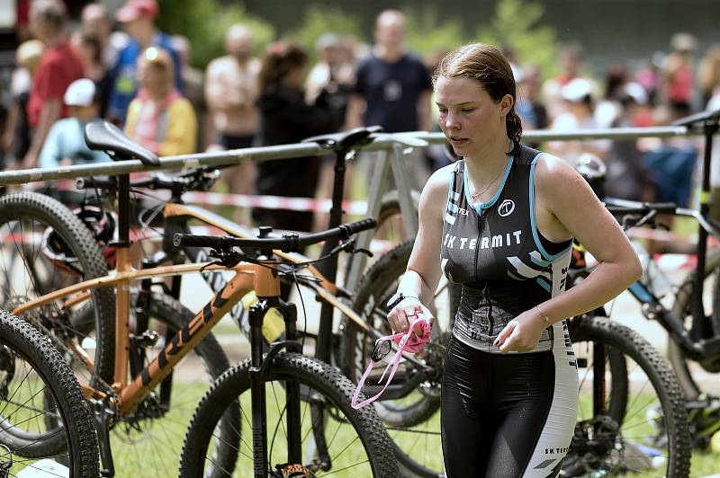 Triatlon ve Vyskytné přinesl vyrovnanější boj o prvenství v kategorii mužů. Ženám suverénně kralovala Michaela Matoušová.