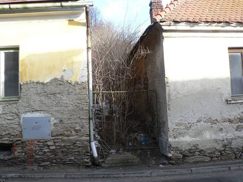 Pošenská ulice v Pacově je stále nebezpečná pro chodce i řidiče.