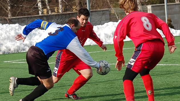 Humpolečtí fotbalisté vstoupili do jarní části minulé sezony právě zápasem proti Moravským Budějovicím. Uhráli hubenou remízu 1:1 a dali Staré Říši naději zasáhnout do bojů o postup. Humpolec má tedy při startu nové sezony co napravovat.