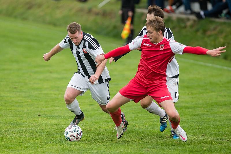 Fotbalisté Speřic (v červeném) letos zahájili zimní přípravu velice brzy. Poprvé se totiž sešli už druhý lednový den. O týden dříve, než bývali zvyklí.