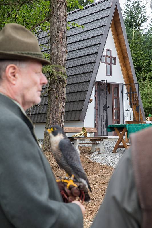 Vysvěcení zcela nové lesní kaple svatého Huberta ve Výklanticích na Pelhřimovsku.