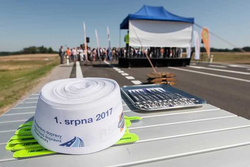 Ředitelství silnic a dálnic (ŘSD) zprovoznilo 1. srpna nový obchvat na hlavním tahu číslo 34 u Pelhřimova, dopravu vyvádí ze vsí Ústrašín, Ondřejov a Myslotín.