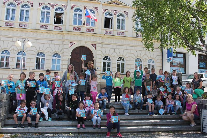 Na prvňáčky v knihovně čekala beseda se spisovatelkou i překvapení.