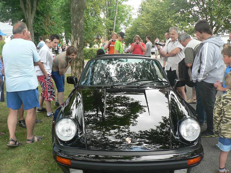 Milovníci vozů značky Porsche si v Jiřicích přišli na své.