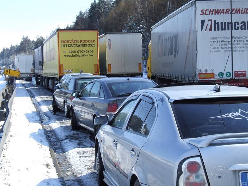 Situace na dálnici a v okolí Humpolce. Ve čtvrtek okolo dvanácté hodiny