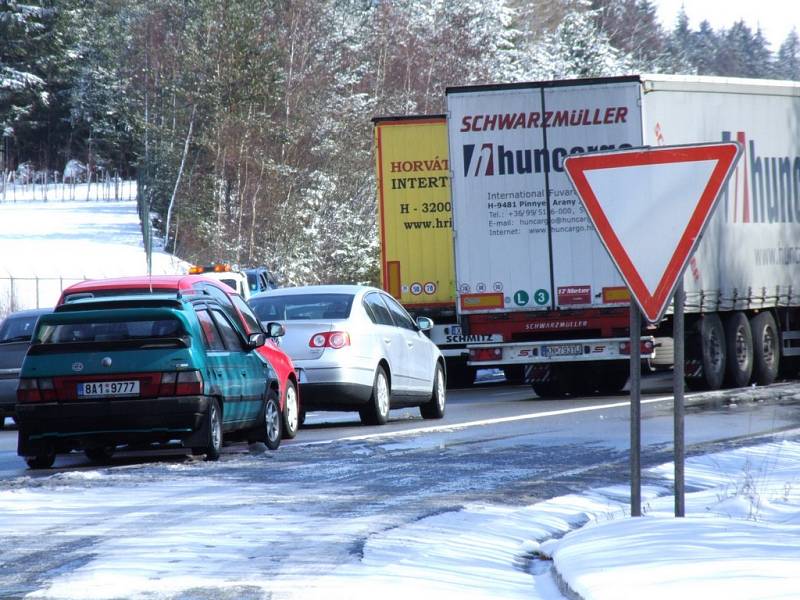 Situace na dálnici a v okolí Humpolce. Ve čtvrtek okolo dvanácté hodiny