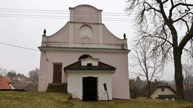 Kostelík svatého Marka v Těchobuzi.