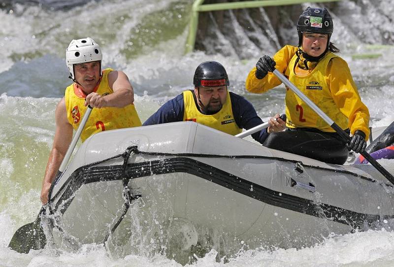 Domácí šampionát čtyřčlenných raftů nepřinesl v Želivě žádné překvapení. Na atraktivní trati dominovaly favorizované posádky.