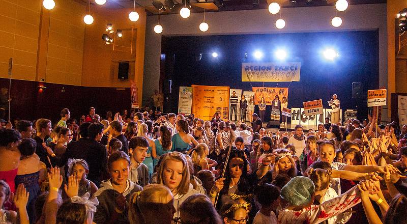 Nezisková organizace Hodina H v Pelhřimově letos slaví patnácté narozeniny, stejně jako jedna z jejích největších regionálních akcí s názvem Region tančí.