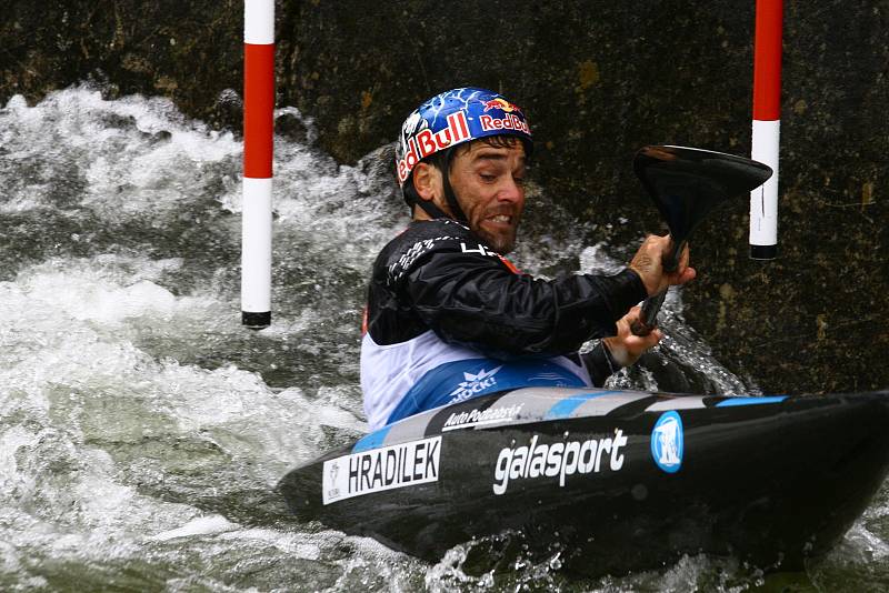 Na vodáckém kanále na Trnávce u Želiva se první květnovou sobotu konal úvodní závod Českého poháru ve vodním slalomu,
