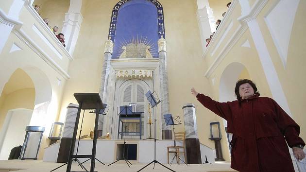 Otevření novocerekvické synagogy se odkládá.