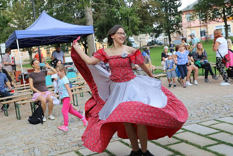 Do humpolecké Stromovky mířili malí i velcí za tancem.