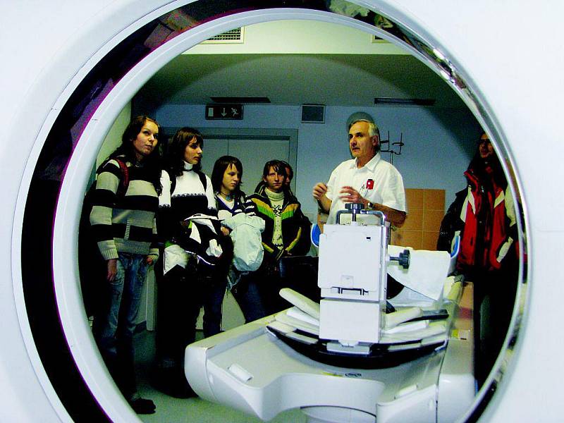 Případní zájemci o studium medicíny se přišli detailně seznámit s nemocnicí v Pelhřimově