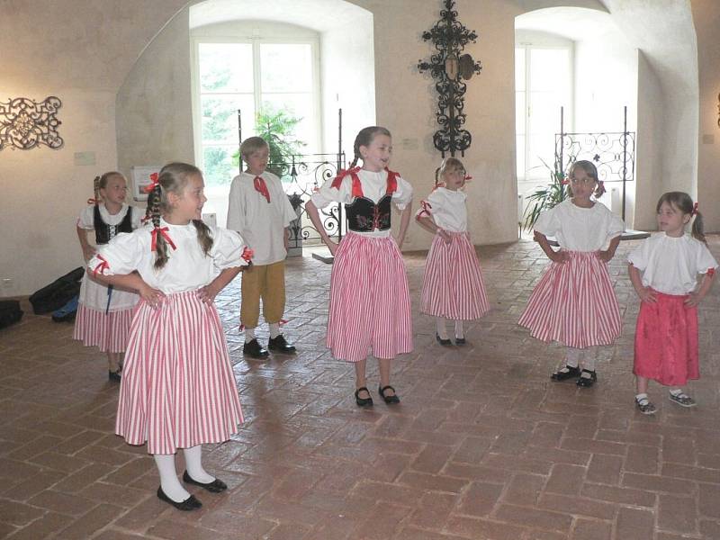 Hračky, kam oko dohlédlo. To byla Kamenice nad Lipou během uplynulých pěti dní.