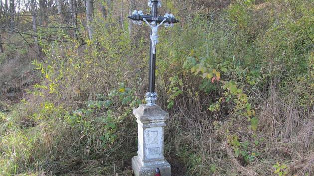 Kříž nedaleko Jiřic u Humpolce, který  obnovilo Zelené srdce v roce 2016.