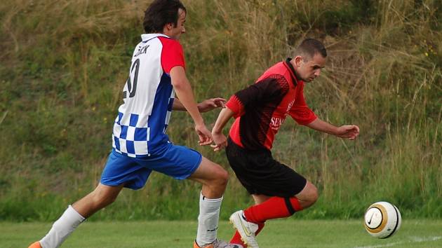 Fotbalisté Senožat stoupají tabulkou III. třídy. Po vysoké výhře nad Lukavcem už jim patří třetí příčka, když mají stejně bodů jako lídr z Budíkova. 