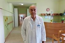 Vladimír Leman pracuje v pelhřimovské nemocnici už pětašedesát let.