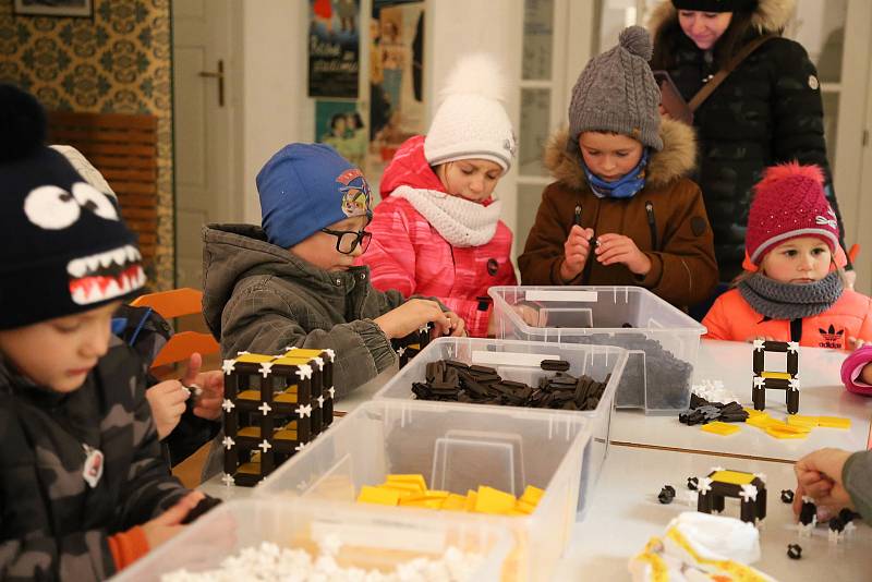 Výstava Svět kostiček v Kamenici nad Lipou nabízí i dětskou hernu.
