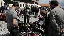 Pacov a okolí patřily v sobotu historickým motocyklům.