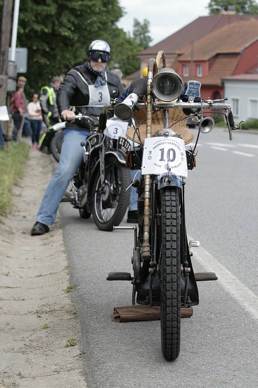 Pacov a okolí patřily v sobotu historickým motocyklům.