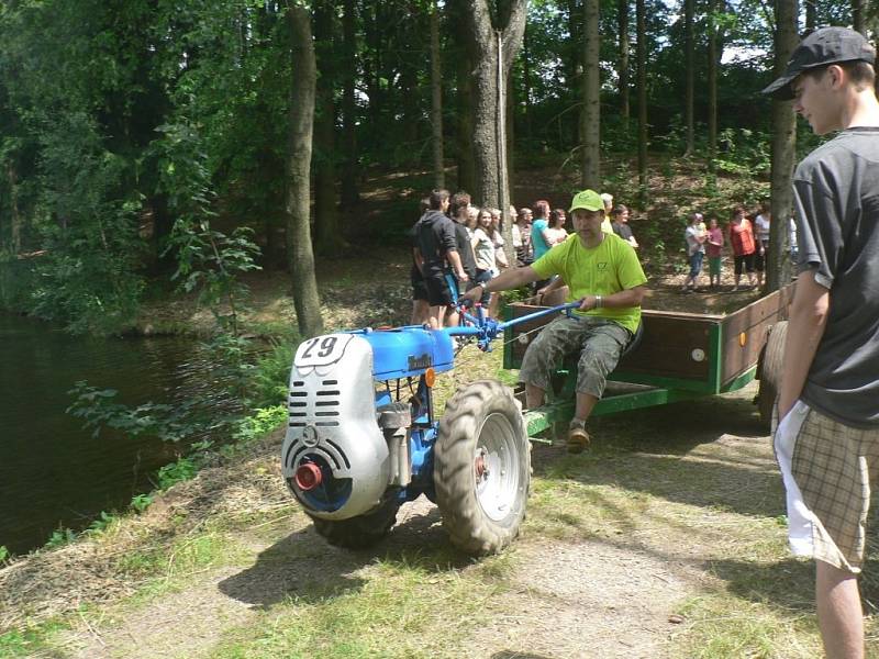 Všech 36 posádek z Čech, Slovenska a Maďarska dalo do závodu maximum.