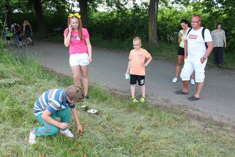 Příjemný podvečer strávili v úterý rodiče, jejichž děti navštěvují Základní školu Krásovy domky Pelhřimov. Škola si pro ně totiž připravila turistickou akci s názvem Šlape celá škola. 