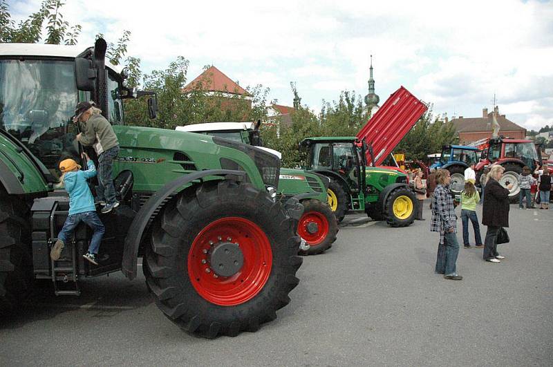 Prosluněný den dodal Agrárnímu dnu v Pelhřimově atmosféru