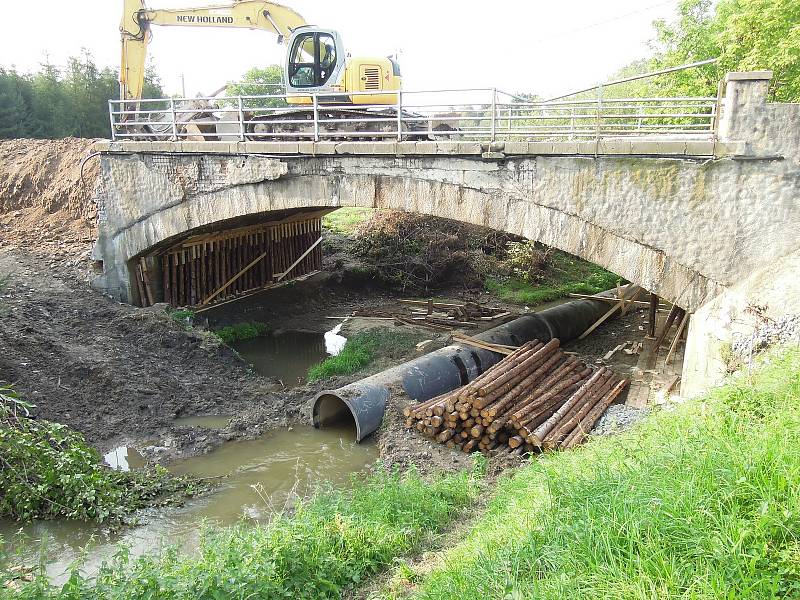 V září 2014 se zřítil most ve Vilémově na Havlíčkobrodsku, o život přišli čtyři dělníci