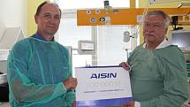 Aisin dal nemocnici půl milionu. Peníze podpoří nedonošence.