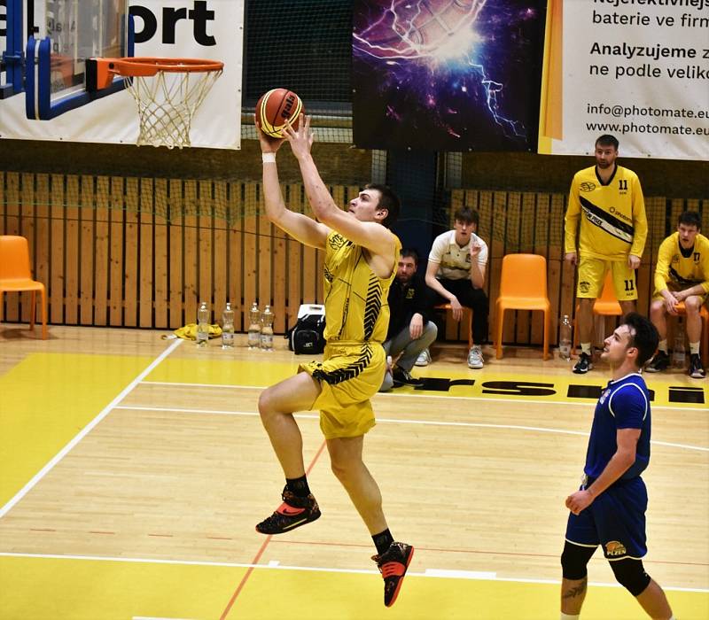 Čtvrtfinále play off 1. ligy basketbalistů: Sršni Photomate Písek - Lokomotiva Plzeň 93:54 (58:22).