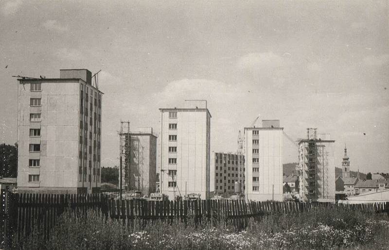 r. 1963 - Rozestavěné sídliště Gottwaldův prospekt (dnes M. Horákové).