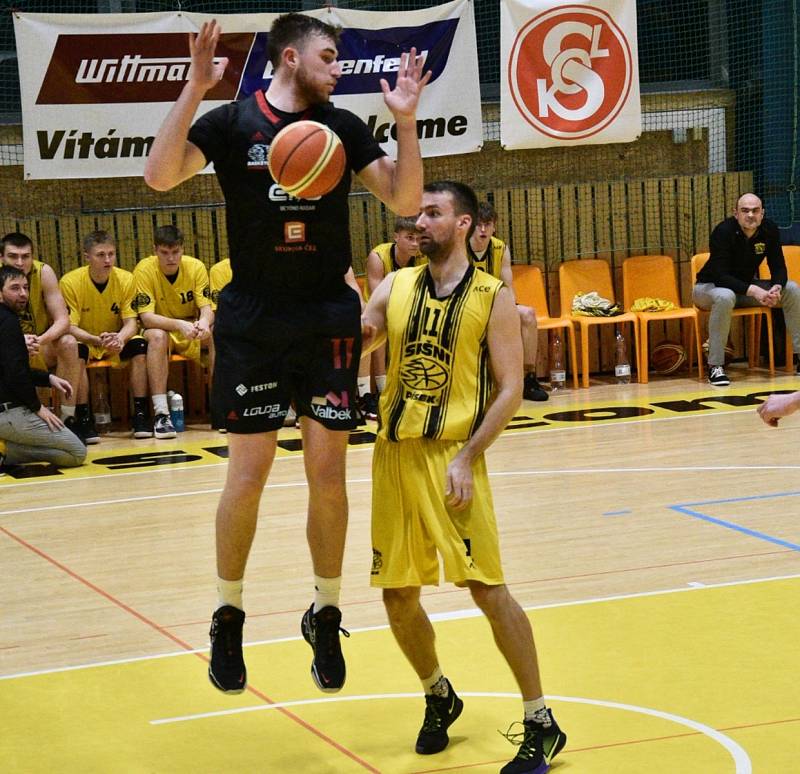 Český pohár basketbalistů: Sokol Sršni Písek - ERA Basketbal Nymburk 67:109.