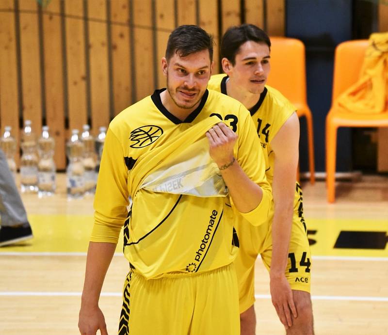 Čtvrtfinále play off 1. ligy basketbalistů: Sršni Photomate Písek - Lokomotiva Plzeň 93:54 (58:22).