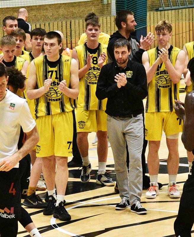 Český pohár basketbalistů: Sokol Sršni Písek - ERA Basketbal Nymburk 67:109.