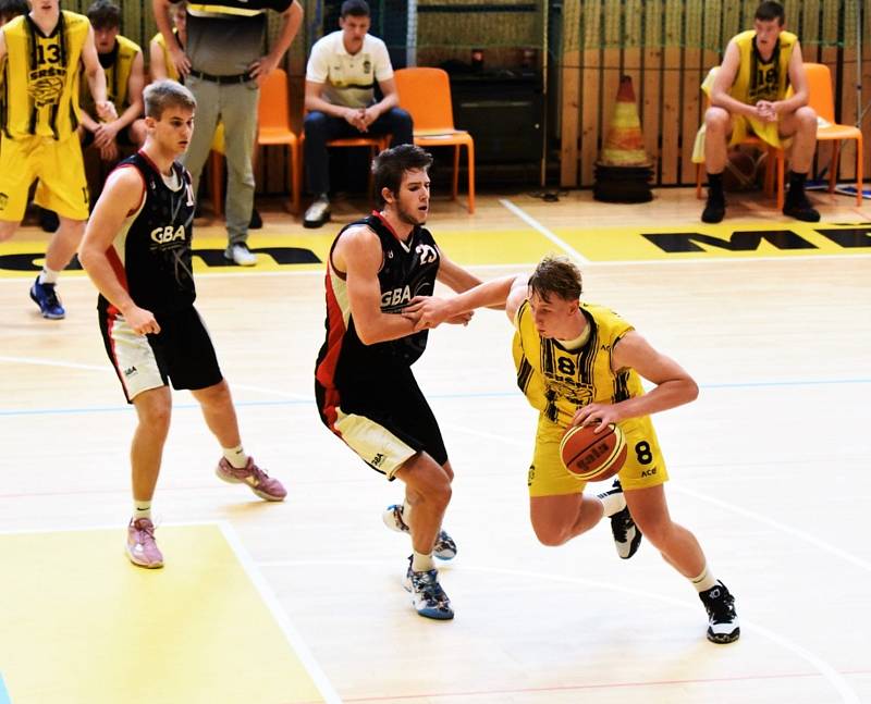 Extraliga basketbalu U19: Sršni Photomate Písek - Lions J. Hradec 91:81.