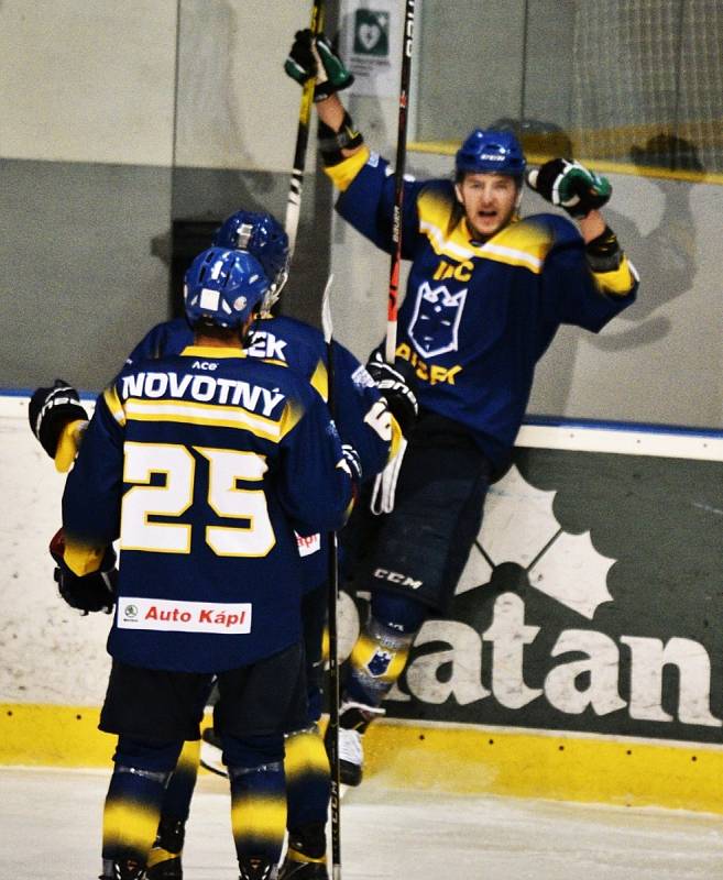 II. hokejová liga: IHC Králové Písek - HC Příbram 7:2.