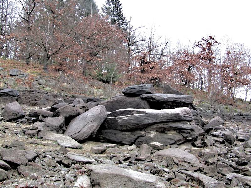 Přehrada Orlík bez vody u mariny a v podzámčí v sobotu 3. prosince 2022