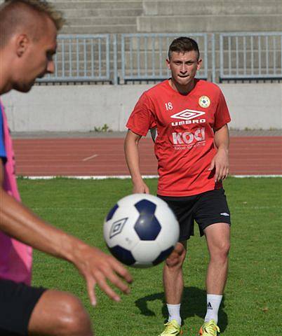 FOTBALISTÉ PÍSKU ZAHÁJILI PŘÍPRAVU NA NOVOU SEZONU VE TŘETÍ LIZE. Na snímku je Denis Chirinciuc.